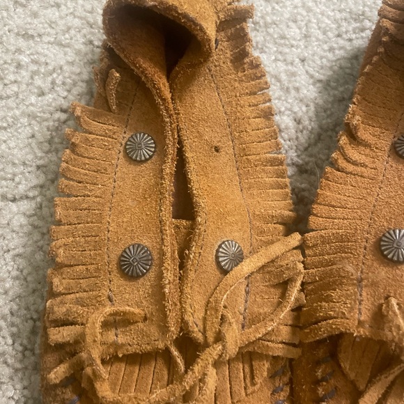 Fringe Minnetonka mocassins - Picture 3 of 7
